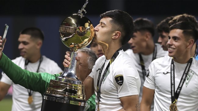 omar3762's tweet photo. Santiago Wanderers 🇨🇱 hizo historia en Quito 🇪🇨al consagrarse campeón de la Copa 🏆 Libertadores Sub-20 al vencer a Flamengo🇧🇷 5 x 4 en penales. 
Ahora esperan rival de la UEFA Youth League para disputar la Copa 🏆 Intercontinental que se jugará en el Estadio 🏟️ Elías Figueroa 🇨🇱 https://t.co/51PKbM16d8