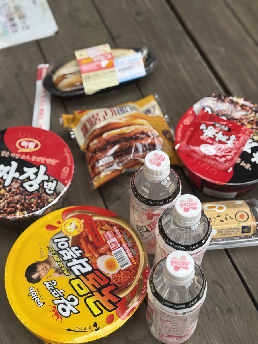 오늘은 편의점 털이👊👊
점심 맛있게 드셨나요?