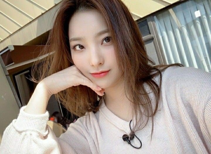 romface0107's tweet photo. #이새롬 #leesaerom #이새롬얼굴 https://t.co/oYF2N0omP3