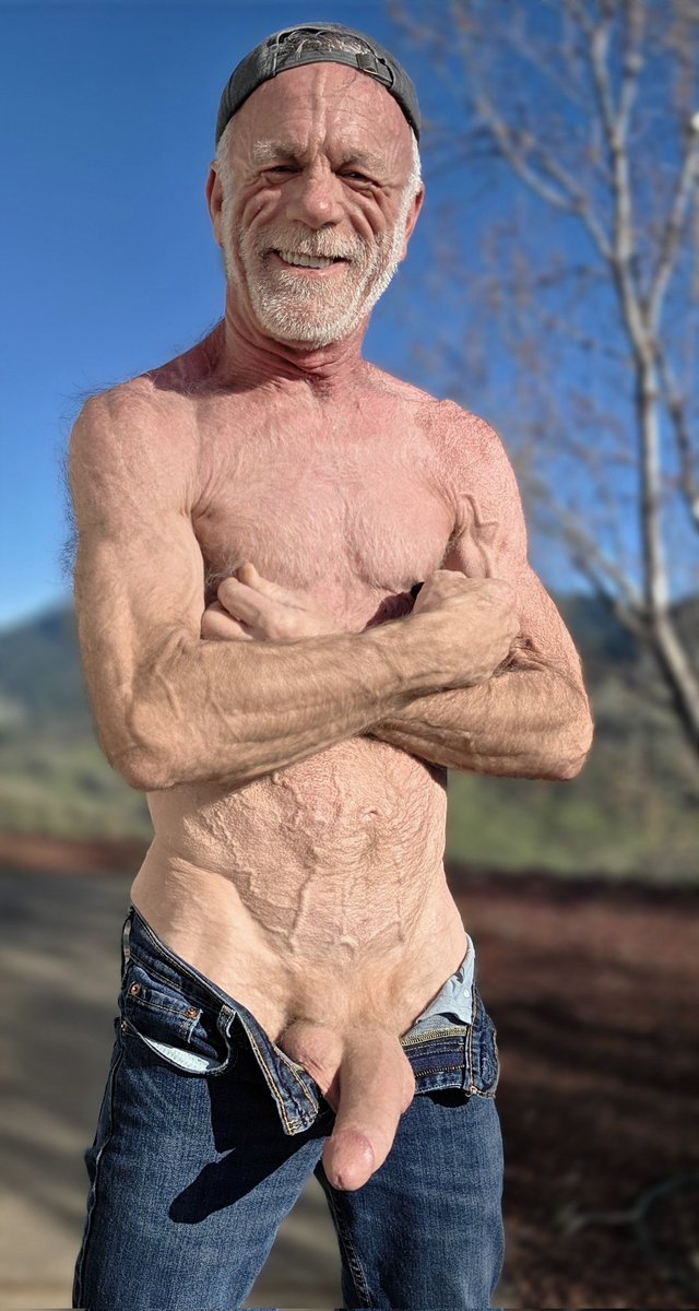 Daddy Plow tweet media