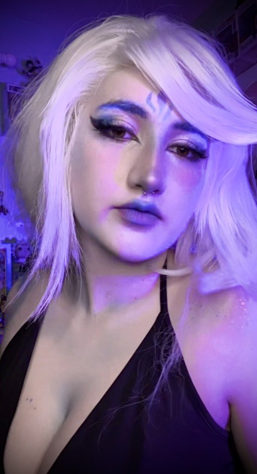 zigzagpuppyy's tweet photo. Lady windfrost cosplay!! 

#fortnite #fortnitecosplay #fortnitechapter7season2 #ladywindfrost https://t.co/OTCtDsI2KD