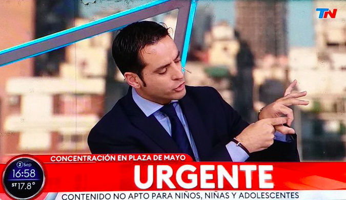 Impecable TN con la traducción a lenguaje de señas para explicar que #AAAJ ganó 1-0 con gol de Alan Lescano