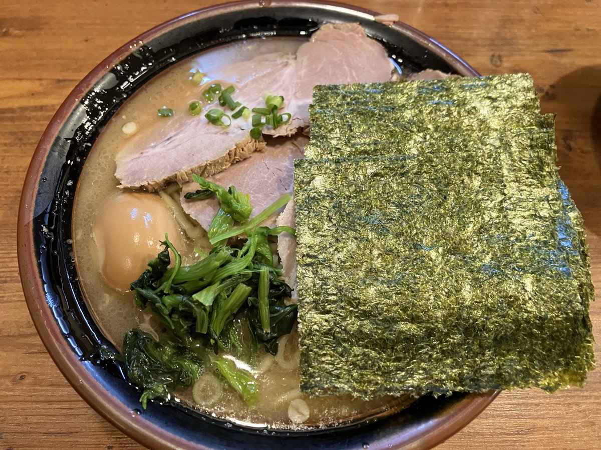 Raee57144030's tweet photo. 豚骨醤油らーめん 丸一

丸一らーめん（大盛）

なかなかのボリュームでした

#ラーメン #中華そば #横浜 https://t.co/APlzmi2oSz