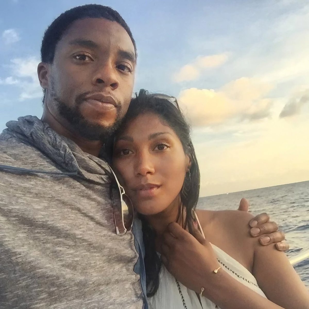 CLG98264897's tweet photo. Chadwick &amp; Simone Bosman: 🌹💔 https://t.co/m9RLCnrof6