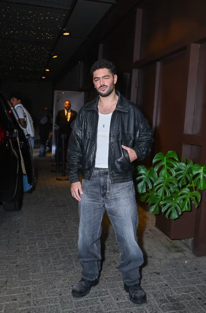 Primeira Mão Anitta tweet media