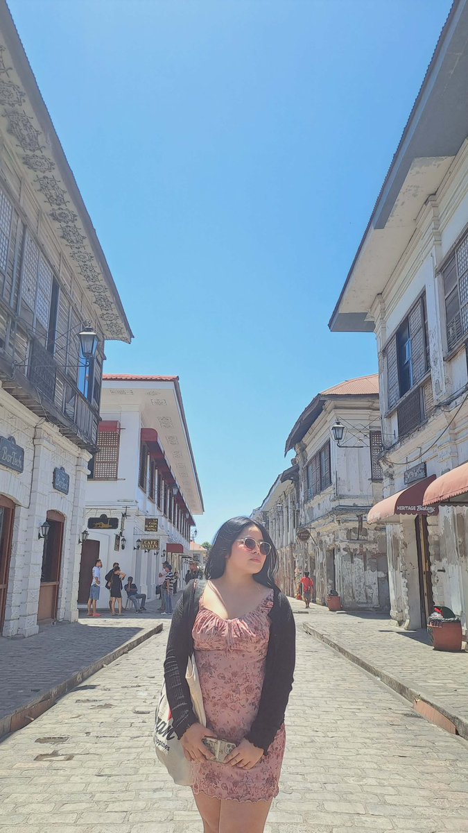 Monsterrsofia98's tweet photo. Calle Crisologo 🕰️ https://t.co/rjfRAyX3Tb