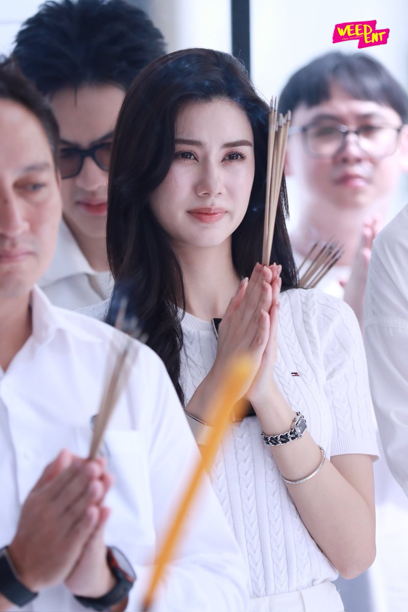 ข้าแต่ศาลที่เคารพอย่าถือโทษโกรธพวกเราเลย(ช่ายย)
หัวหมูเป็ดไก่เราก็เตรียมไว้หมดเรียบร้อยแล้ว(ช่ายย)
ใครที่มันเป็นคนทำ ก็ให้ไปหักคอคนทำ(ช่ายย) (ไม่ช่ายๆ)