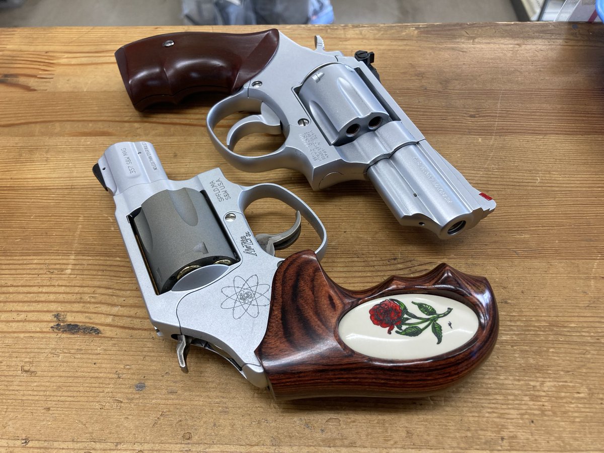 開いております！

曇りですね。
昨日より寒くないな。

本日は20時まで居ります。
作業しながらご来店お待ちしてます〜