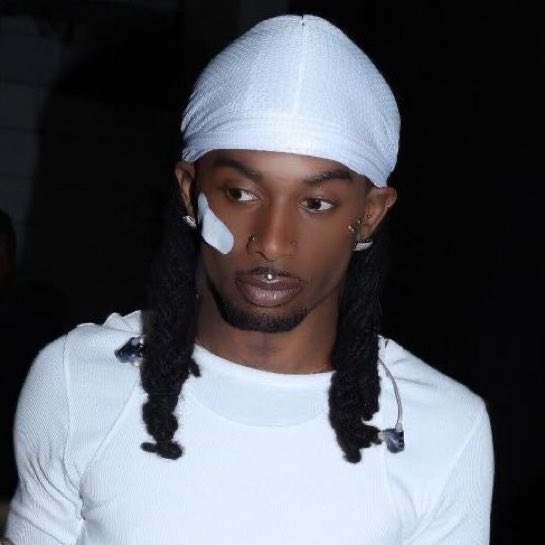 ︎­⬞ tweet media