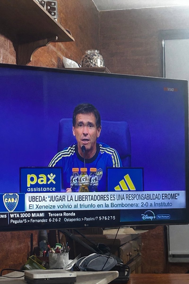 Sisca Prime comiendo paty tweet media