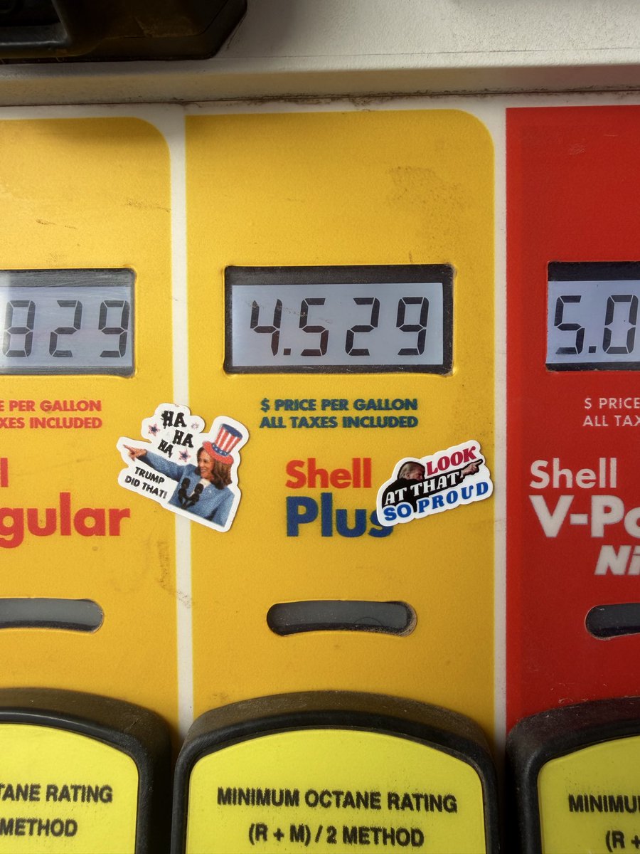 Chipper24's tweet photo. Seen on gas pumps in Rio Rancho today. 😝🤣😂 https://t.co/uoae5otPyO