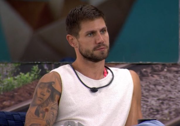 veehnault tweet media