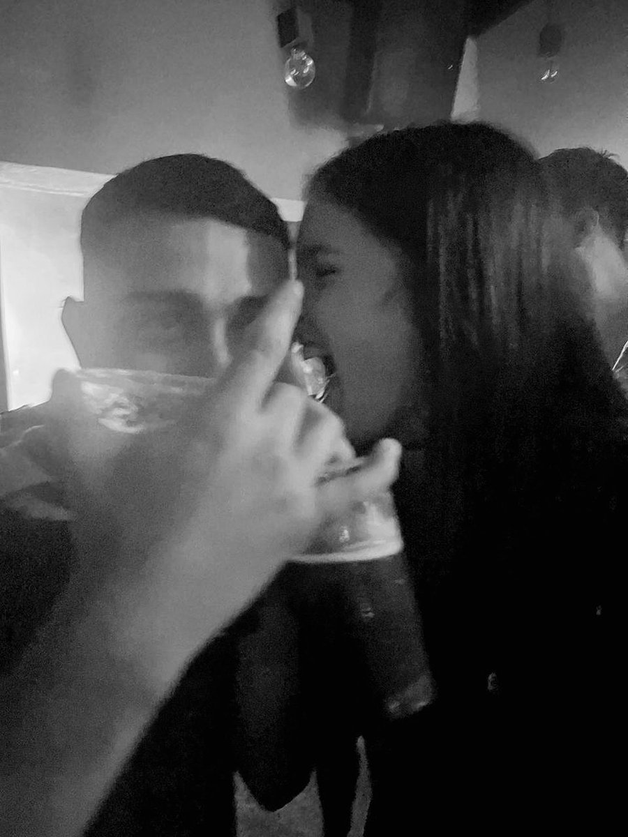 moorenarojas's tweet photo. No encuentro consuelo para tanto dolor. hoy que me querías ver, nose si para despedirte o porque nunca dejamos de amarnos, encontra la paz que tanto buscabas. Amor de mi vida me dejaste destruida 🤍 https://t.co/7BGmlmbfcE