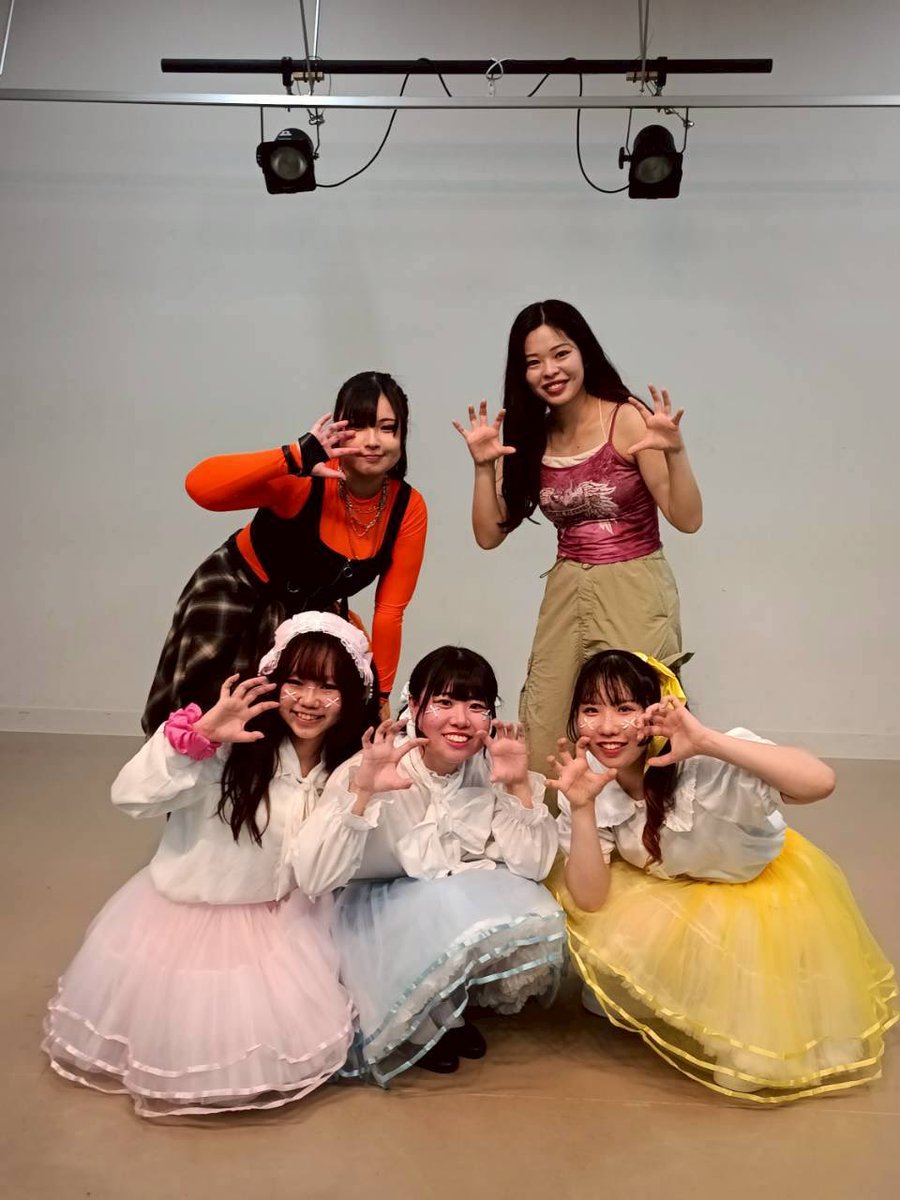 riley_flow_'s tweet photo. 卒業ライブに来てくれて本当にありがとうございました‼️💚🧡

去年の活動も合わせると2年間。
相方と仲間達と頑張ってこれて、貴重な体験や色んな人との出会いがあり、みんなで成長してこれた大事な2年間でした。

皆さんの応援があっての私たちです。本当にありがとうございました‼️
 #ライリーフロー https://t.co/fwWN7OcQ4Y