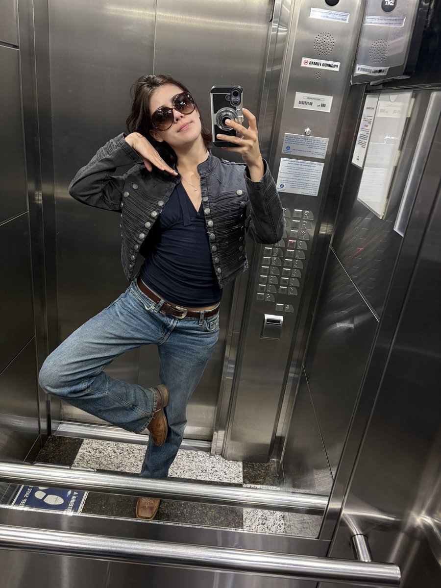 angel(a) tweet media