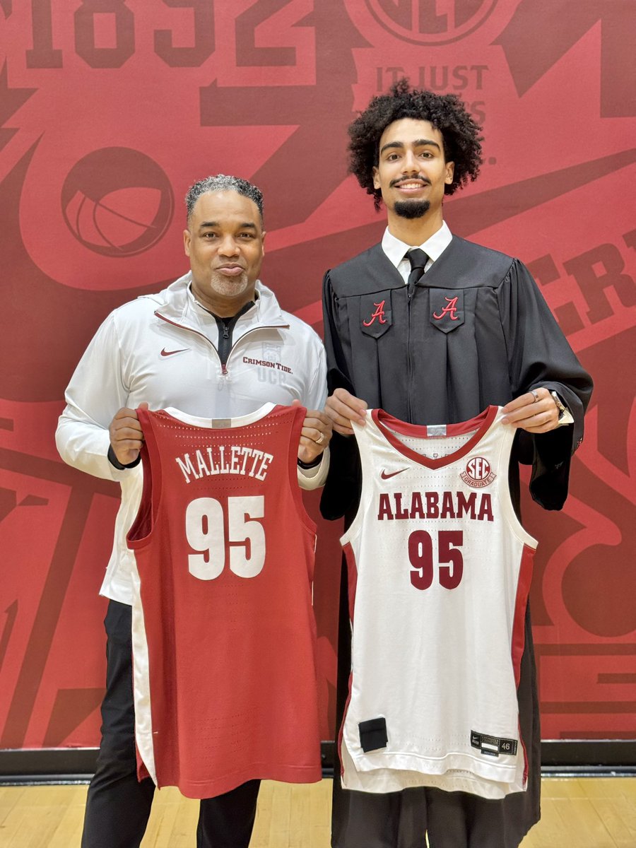 RoccoMiller8's tweet photo. Been so cool to see South Carolina Deputy AD Wesley Mallette many times on the broadcast supporting his son, Houston, while rocking an Alabama hard hat and jersey. They've always had a tight relationship. It's on full display tonight, despite representing differing SEC schools. https://t.co/myGvgaLLlf