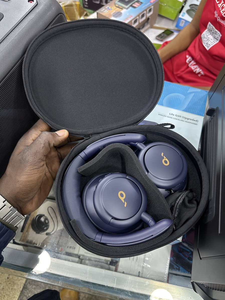 JAMES E • tweet media