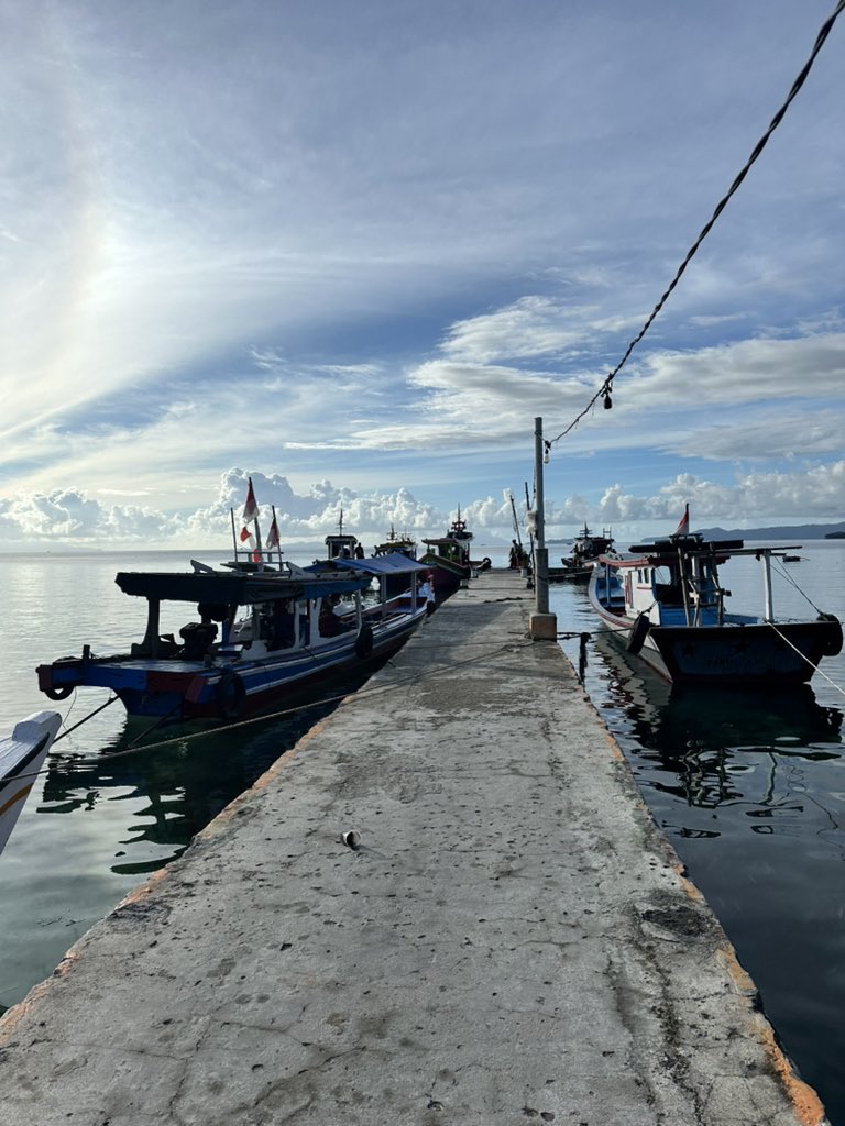 Dunia bukan tempat tinggal. Dunia hanya tempat meninggal.