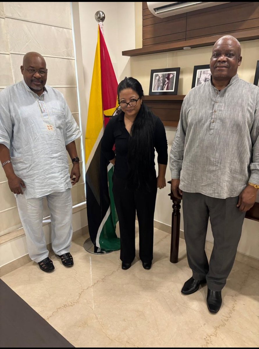 srgfconnect's tweet photo. @srgfconnect &amp; Mozambique High Commission explore opportunities. Gen A Kashid &amp; Ms Wanda Ritse of SRGF &amp; Mr Izidio Rafael Assamundine, First Secy &amp; Col Luis Macuacua, DA of Mozambique met to discuss collaborations in various fields. 
#Mozambique #bilateral #partnerships https://t.co/cLfSHjHlFZ