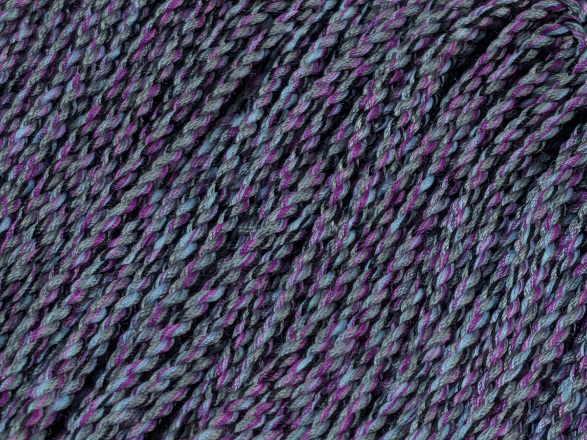 Flow_Components's tweet image. 【販売情報】
Antinomy String ( Purple Horn )

視認性無視のビジュアル重視です👿

antinomy String 自体は少し太めなのに滑り重視のストリングで名前の通り「矛盾」したスペックになります
#FlowWorks　#AntinomyString