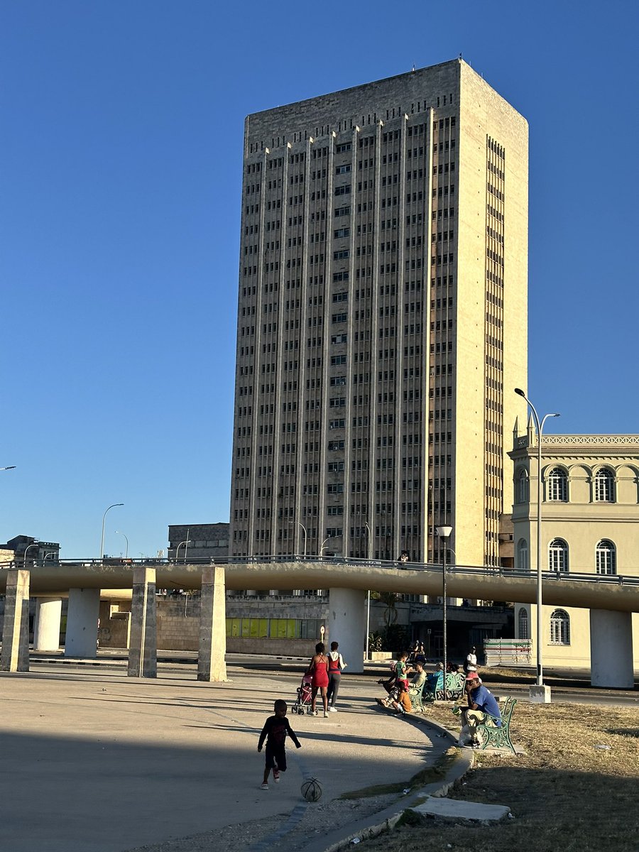 YourFavoriteGuy tweet media