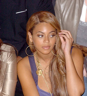 beyoncé hourly 𐚁ིྀ 🍏ৎ୭˚˖٠ tweet media