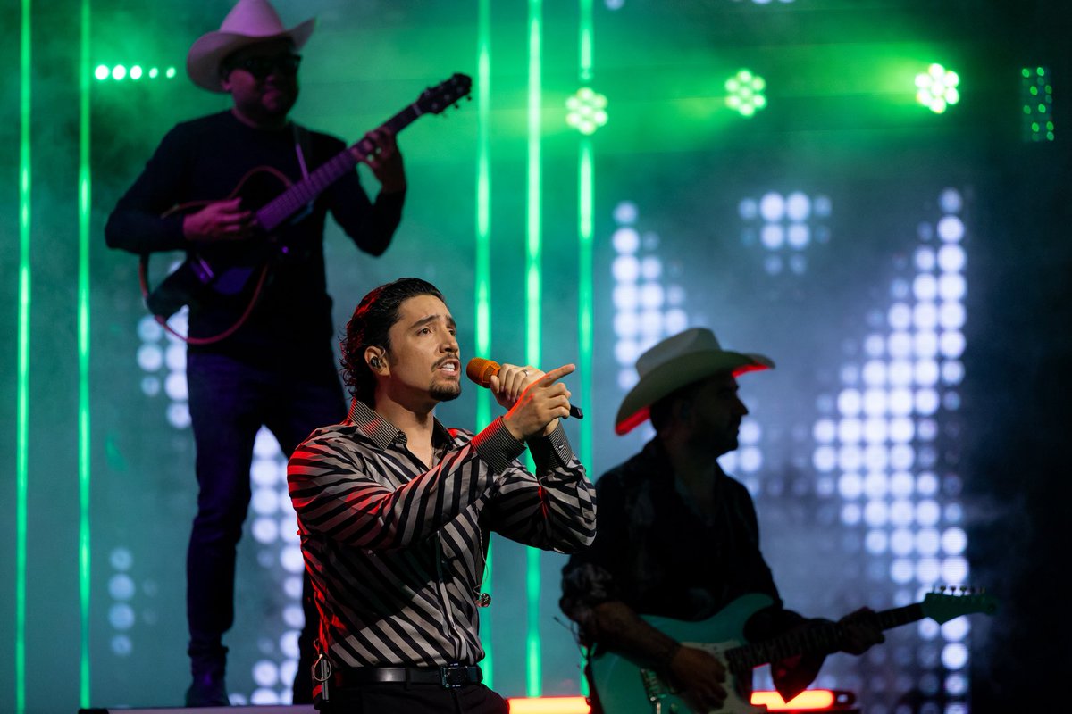 Canal_Estrellas's tweet photo. ¿Cuál versión de “Despacito” les gustó más? 👀
#AlexFernandez o #EstebanSilvas
Los leemos #JuegoDeVoces https://t.co/8ZVCXJD1A9