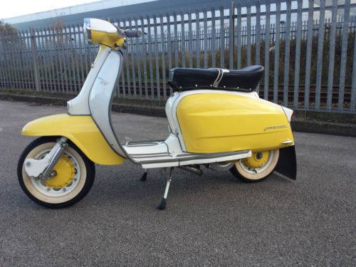 Scooteringscene's tweet photo. Scootering Scene is after you video clips, you can send them in via WhatApp, E mail or DM.
#scooteringscene #Scooterboys #vespa #royalalloy #scomadi #lambretta #scooterist #scootering #siambretta #serveta #motovespa #scooterlife #scootering #60smod https://t.co/v1PVxR4hWD