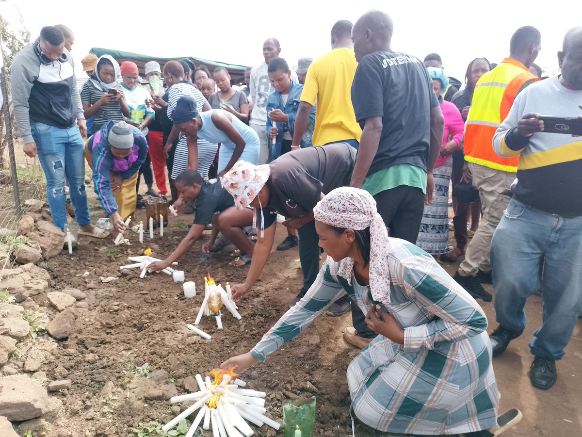 dailysunsa's tweet photo. "It's like they died yesterday!" ๐ญ Tears flowed freely as a shattered Soshanguve community lit candles for five brave patrollers wiped out in a brutal massacre in 2025.๐๏ธ #JusticeForPatrollers #SoshanguveMassacre https://t.co/f4yXRGezfK https://t.co/fZrG9foRJJ
