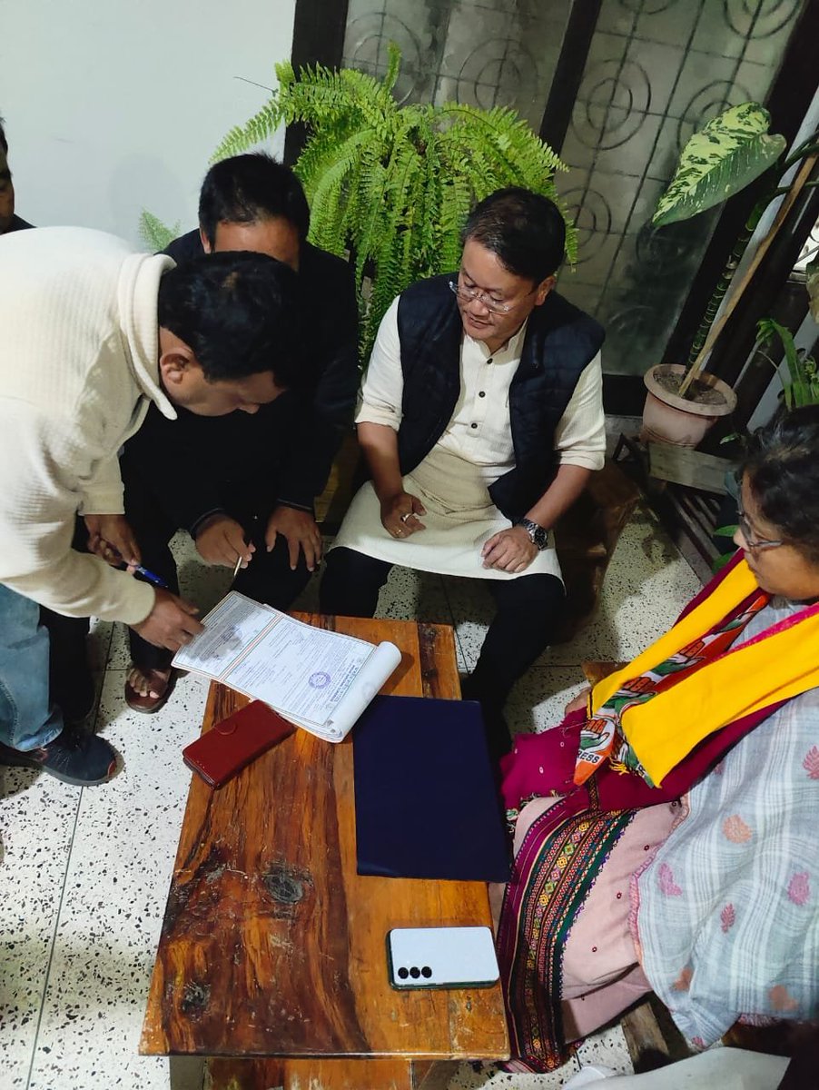 Major Political Shift: Nandiya Garlosa Leaves BJP, Joins Congress (Congress Sources)

<a href="/INCAssam/">Assam Congress</a> <a href="/INCIndia/">Congress</a>
