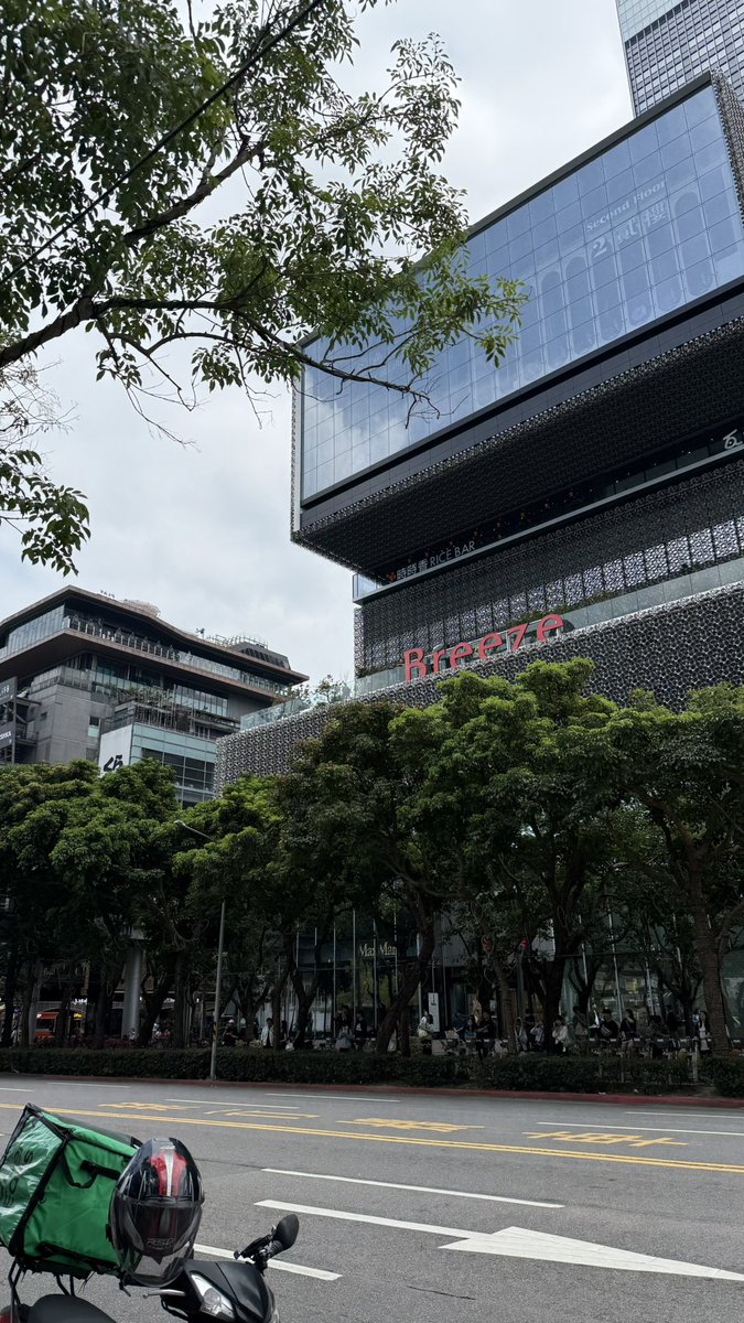 c • ᴍᴇ + ᴢʏᴏ 🏧 tweet media