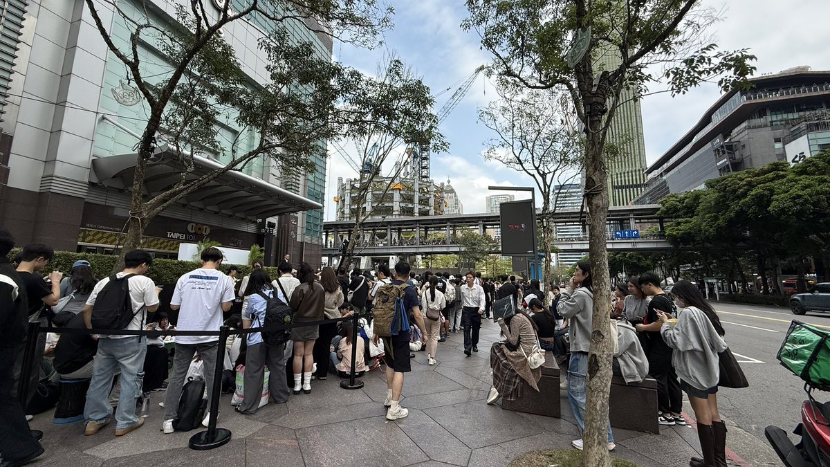 c • ᴍᴇ + ᴢʏᴏ 🏧 tweet media