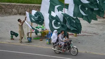 AfsanaMalika's tweet image. Gun salutes and celebrations continue, but so do power outages, inflation, and lack of essential services. True tribute to the nation would be ensuring dignity and basic rights for all.
#PakistanDay #PublicConcerns #Inflation #BasicNeeds #Pakistan