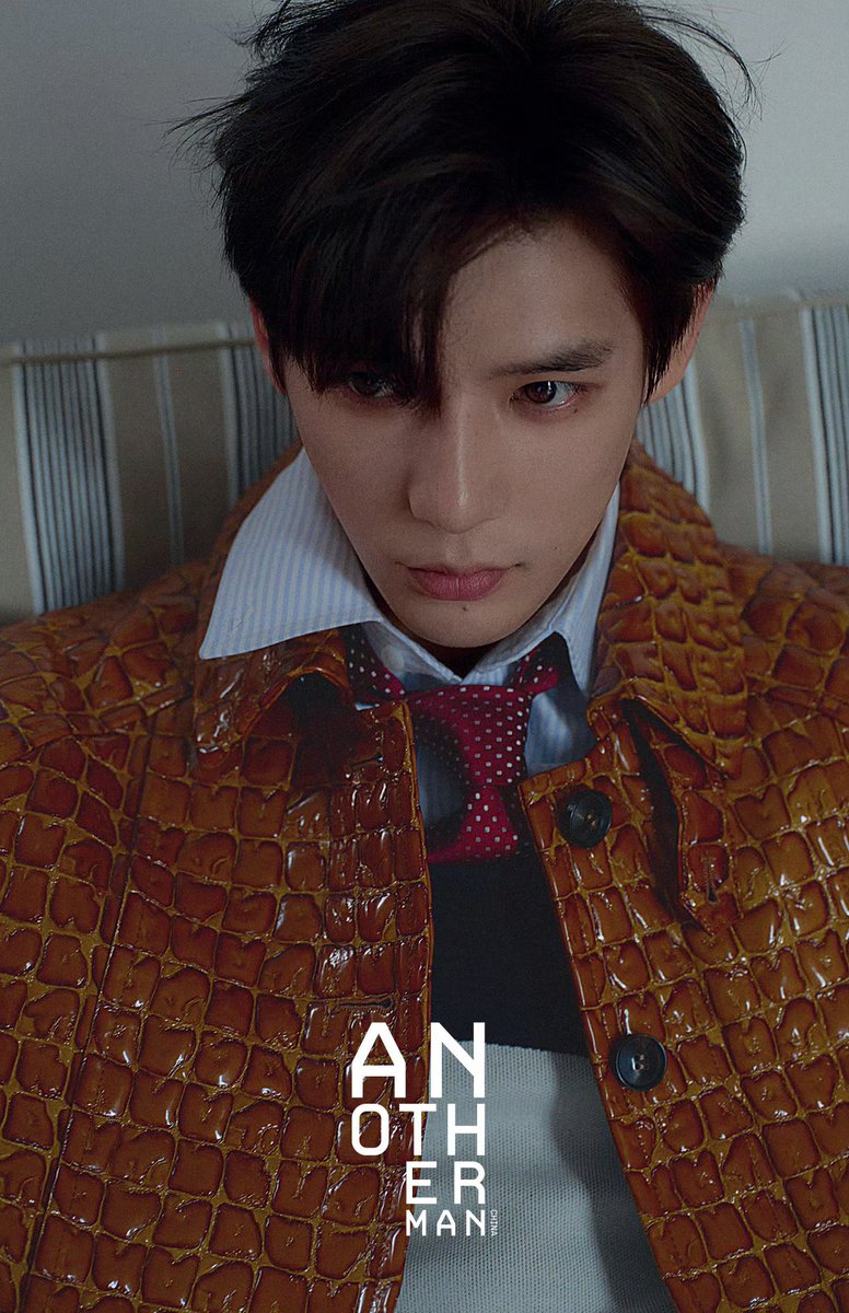 waybussth's tweet photo. ❥ .。. ⌞ #AnotherMan weibo update⌝ .。. ★
When "ease" becomes an inherent quality about him, he reveals his authentic self with the words: "I don't know what ease means—I'm just being myself."
Another Man Issue 17, #Wanganyu , youthful as ever, now available.
#WangAnyuAnotherManSpringIssueCover
⎆ https://t.co/x2j1jLyAZb
#王安宇
#หวังอันอวี่