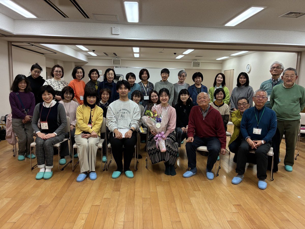 ayaka_yamao's tweet photo. 21日がレクプロ広島での最後の練習でした🥲
1年の短い期間でしたが、上田先生をはじめ、指導陣の先生方、団員の皆さんには本当にお世話になりました。
団員の皆さんの歌われる姿にいつも刺激を頂きいていました。
皆さんがこれからもお元気で、楽しく活動を続けられることを願っています✨ https://t.co/h9kGOdBVNd