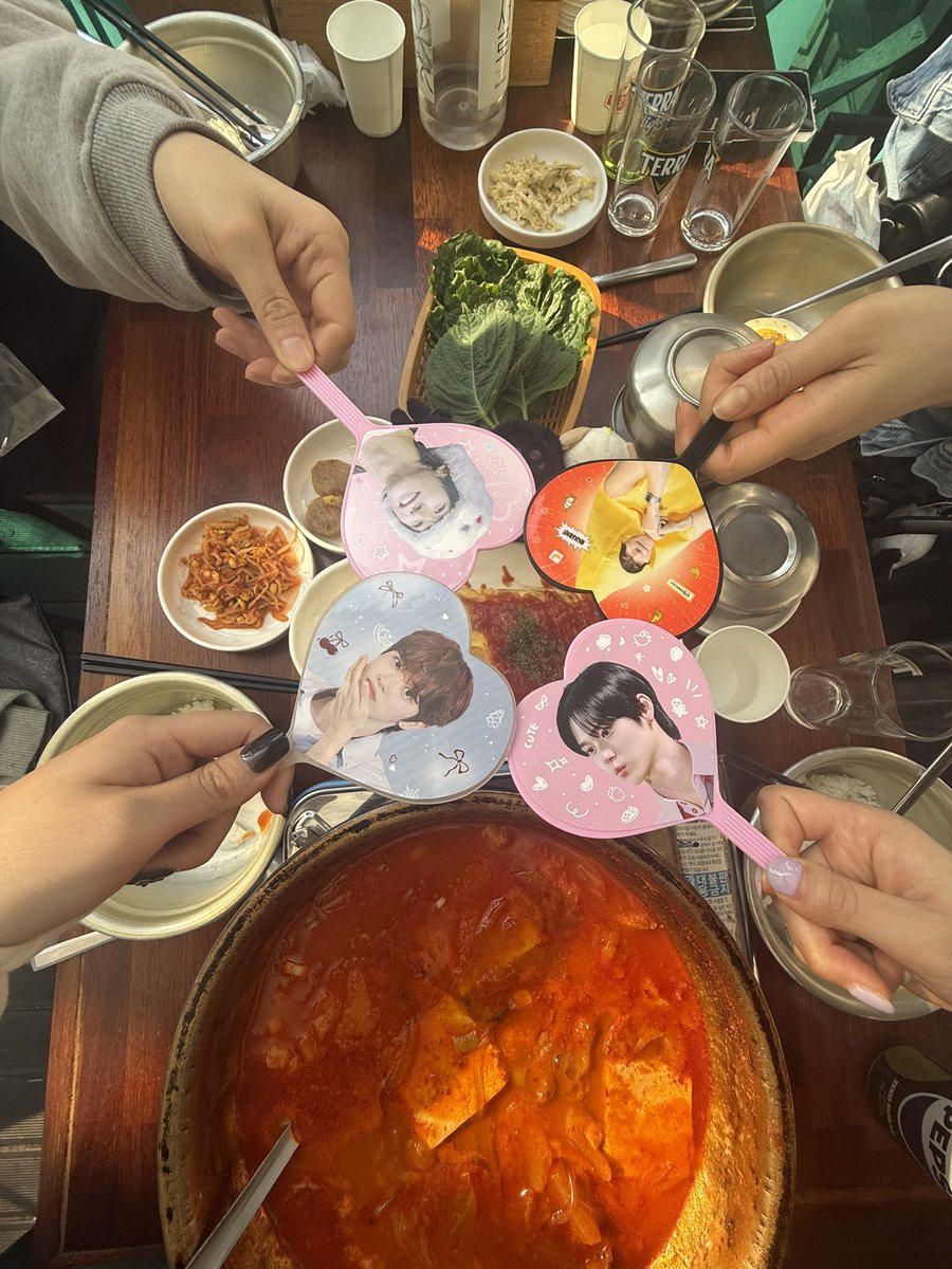 bamnyang913302's tweet photo. 도파민 터지는 주말 다음 월요일은 더 힘듦😩 https://t.co/kRTfsjtJYg
