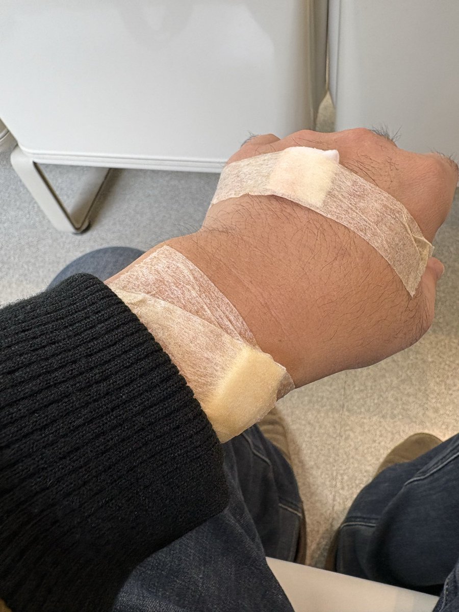 teranans tweet media