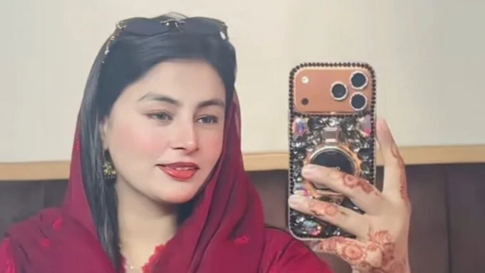 مشهوره پاکستانۍ ټیک ټاکره د خپل میړه لخوا ووژل شوه