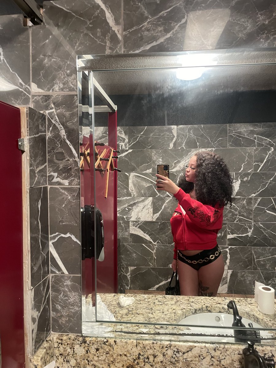blindiiann's tweet photo. Supa hot 🥵❤️ https://t.co/irpERwsA5Z