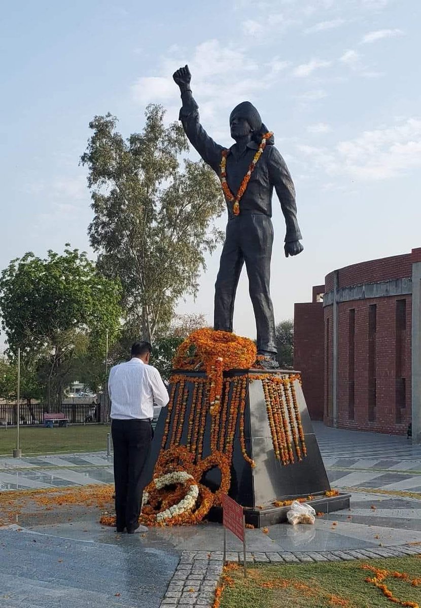 Kvijaypratap's tweet image. ਸ਼ਹੀਦ ਭਗਤ ਸਿੰਘ, ਰਾਜਗੁਰੂ ਅਤੇ ਸੁਖਦੇਵ ਦੀ ਮਹਾਨ ਸ਼ਹਾਦਤ ਨੂੰ ਕੋਟਿ ਕੋਟਿ ਨਮਨ।
*शहीद भगत सिंह, राजगुरु और सुखदेव की महान शहादत को कोटि-कोटि नमन।*
#totalpoliticalrevolution 
#cleanamritsargreenamritsar 
#PowerToEmpower 
#ਜਨਤਾਦੇਵਿੱਚਜਨਤਾਦੇਨਾਲ
