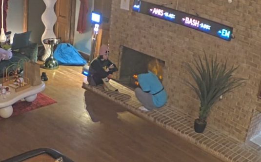 Bingo: "Hey Bongo wanna sit by the fire and tell campfire stories?"

Bongo: "Yea!!"

#fishtanklive