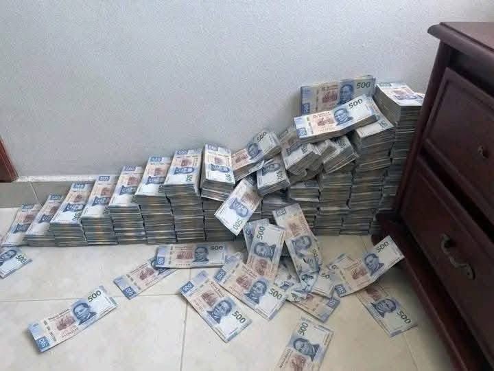 Aleyda14232598's tweet photo. Así como trates está imagen te irá el resto del Año 🤑 acepta la bendición 🙏 https://t.co/jyCTgPkQYj