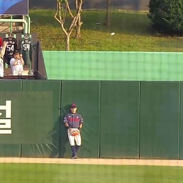 🫷✊️👇👇🫱 tweet media