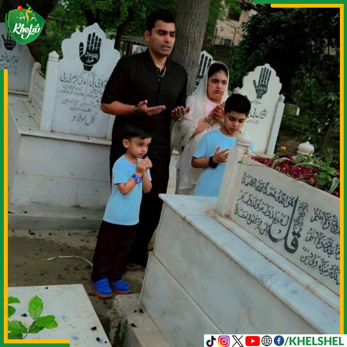 khelshel's tweet photo. Umar Akmal visited his mother's grave with his kids in Lahore on Eid Day and did prayers for her.

#Cricket | #Pakistan | #UmarAkmal | #EidUlFitr | #Lahore https://t.co/MQ1PDJ3UiW