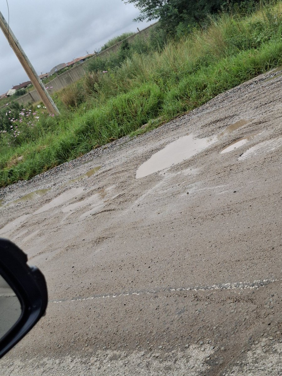 mrc604's tweet photo. @GPDRT_ @EWNTraffic @city_mogale  randfontein road heading west b4 adcock road washed away heavy back up possible sink of road kindly assist major aterial to west https://t.co/QjcWXgE2vY