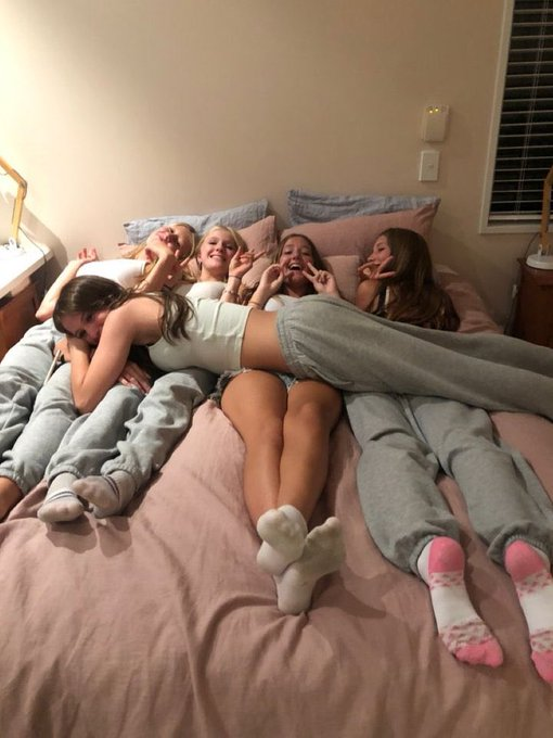 La petite écolière 🇱🇺 tweet media