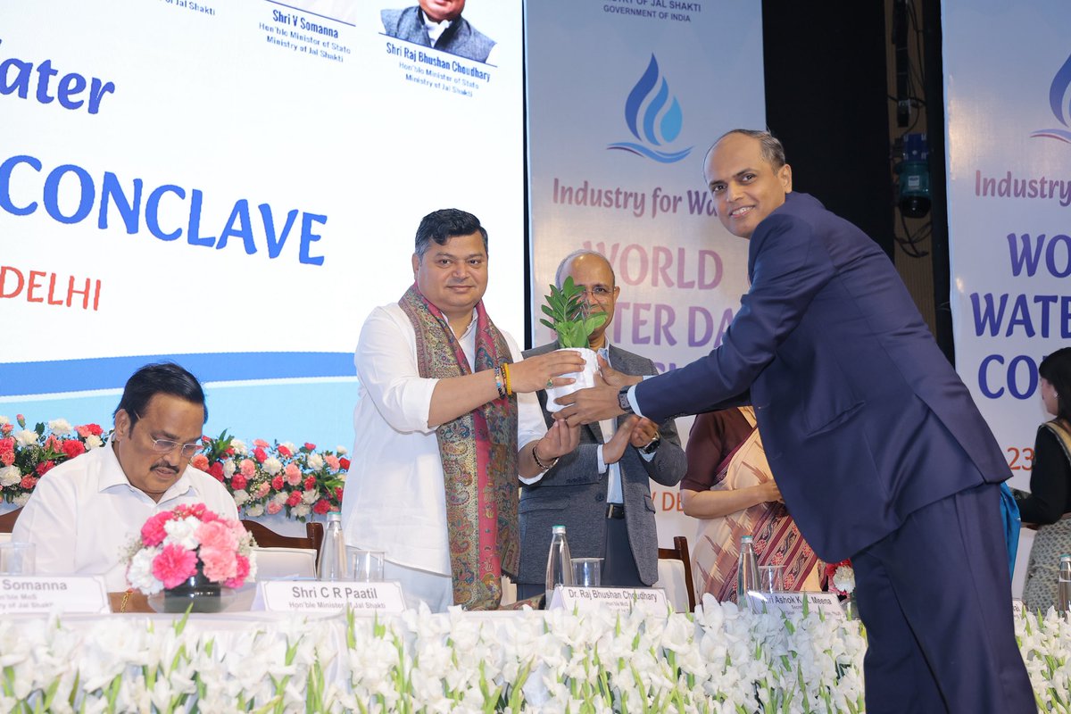 nwmgoi's tweet photo. Inaugural Session of #WorldWaterDayConclave was graced by the esteemed presence of the Hon’ble MoJS, Hon’ble MoS, Secretary of DoWR, DDWS & CSIR, along with distinguished Past Presidents of leading industry bodies such as ASSOCHAM & FICCI, and AS & MD, NWM https://t.co/RfRdMSRkqh