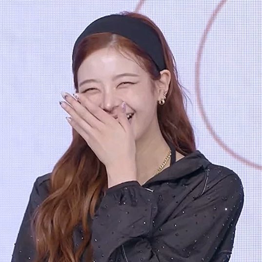 ITZY BASE tweet media