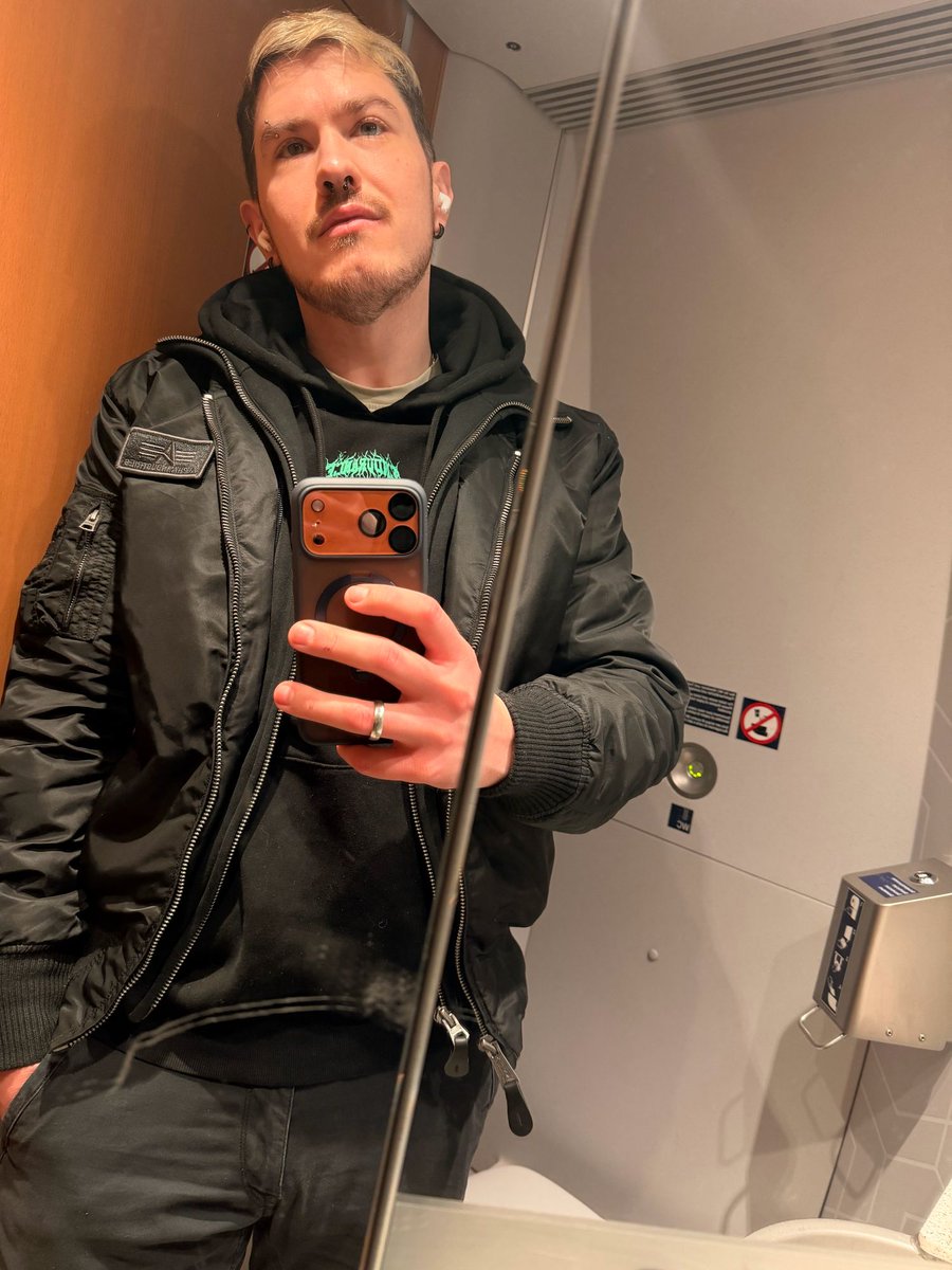 Das Clüs tweet media