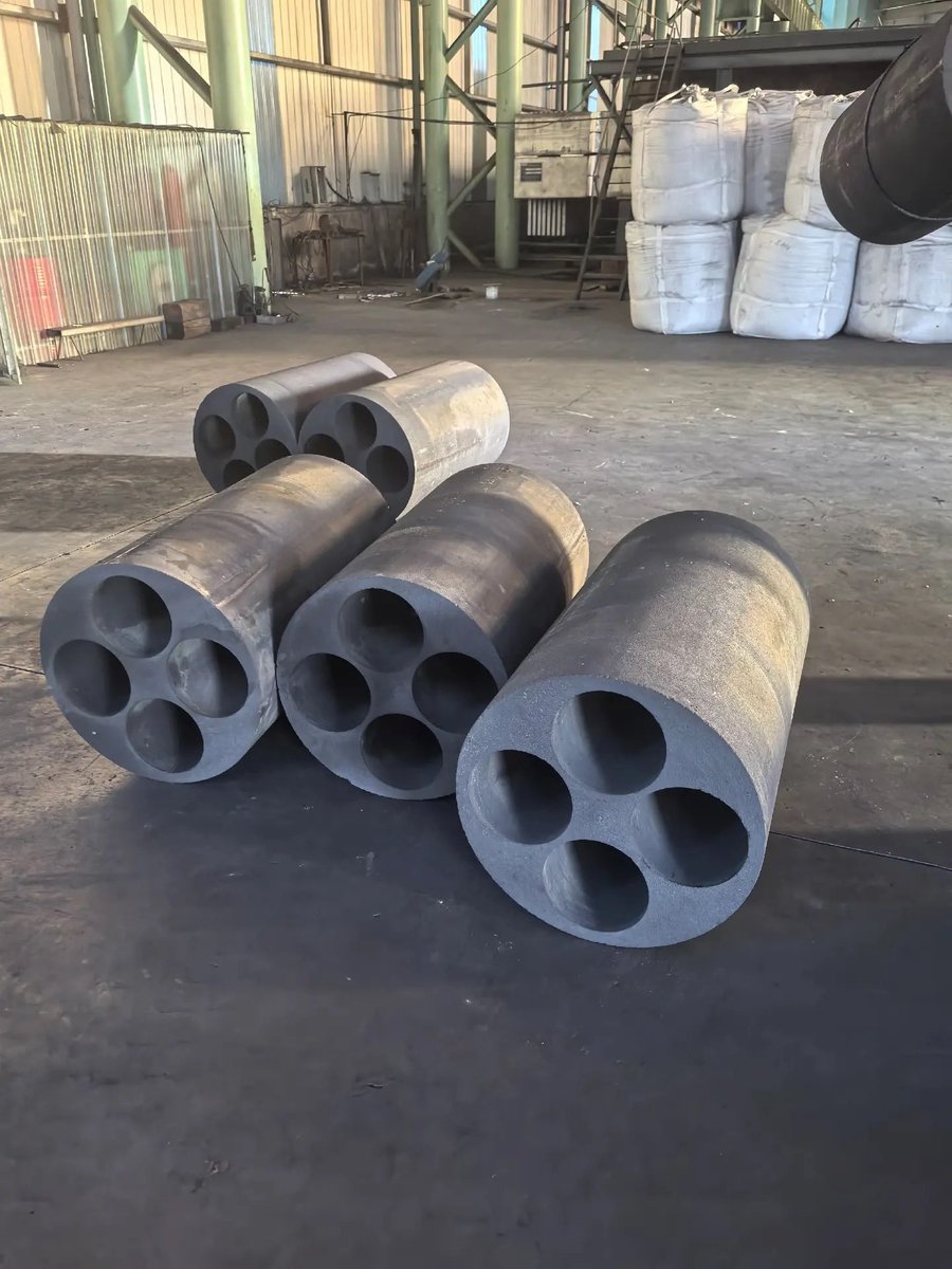 sevenlizr1001's tweet image. Welcome to inquiry me , graphite electrode , graphite crucible .
#graphiteelectrode 
#crucible 
#graphitecrucible 
#electrodepaste 
#foundry 
#steel